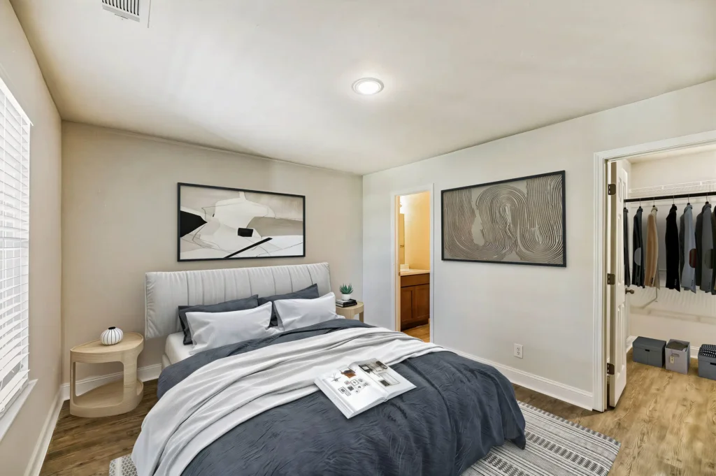 savannah 6 apartments bedroom closet