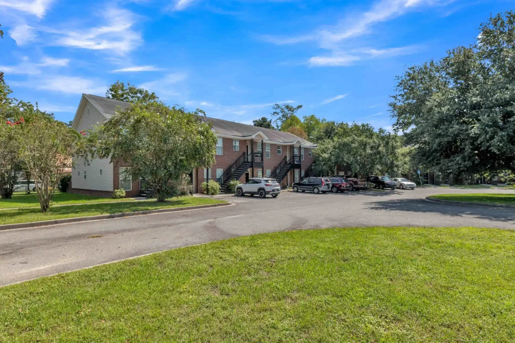 savannah 6 college street apartments outsoor