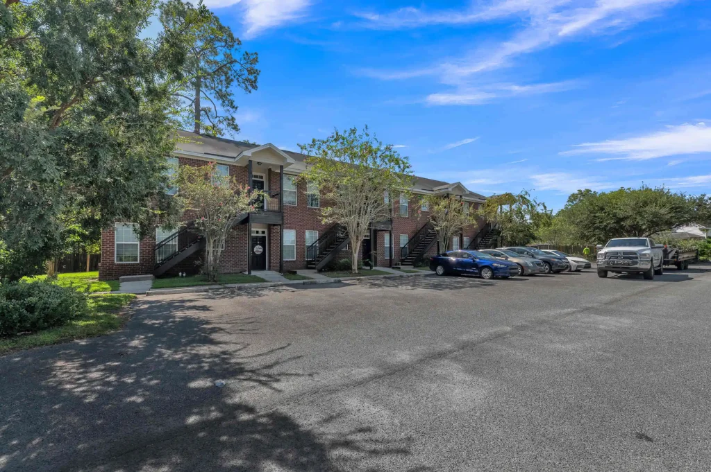 savannah 6 college street apartments parking